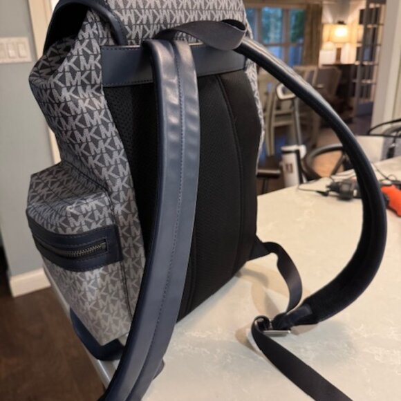 New Large Michael Kors backpack blue/white ombre - Picture 2 of 6